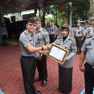 Apresiasi Kinerja Petugas, Karutan Salatiga Berikan Penghargaan