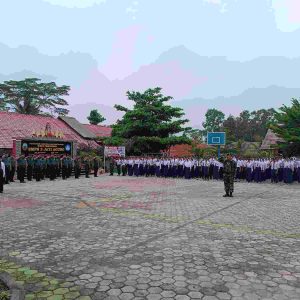 Tumbuhkan Nasionalisme Pelajar, Danramil Kodim 0421/LS Masuk Sekolah