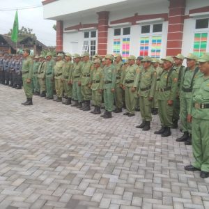 Anggota Koramil 23/Ceper Hadiri Gelar Apel Siaga Satlinmas se-Kecamatan Ceper