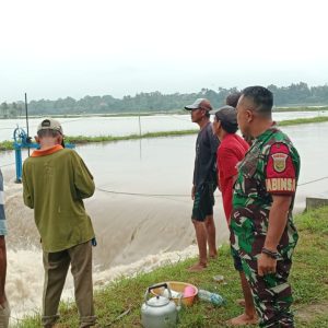 Dandim 0421/LS Bersama Forkopimda Turun ke Lokasi Banjir di Kecamatan Ketapang dan Sragi