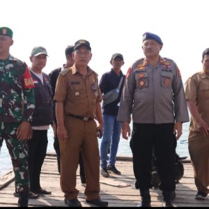 Sat Pol Air Polres Lamsel Kawal 40 Kota Suara menuju Pulau Sebesi.