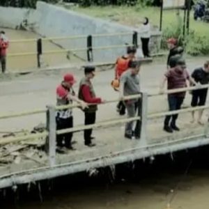 Bupati Lamsel Ajak Warga Terdampak Banjir Desa Hajimena Jaga Alam.