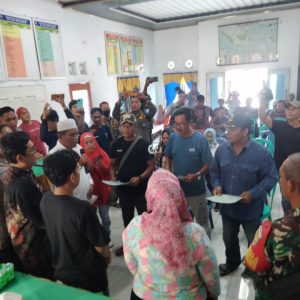 Mosi Tidak Percaya..!! Kantor Desa Sukaraja Palas Digeruduk Warga