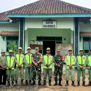 Wujud Kemanunggalan TNI Rakyat, Danramil 421-07/Sidomulyo Silaturrahmi Latih Linmas
