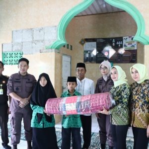 Peduli Santri, Persaja Lamsel Serahkan Bantuan ke Ponpes Nurul Islam