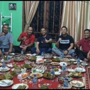 Menu Khas Bugis Warnai Nuansa Buka Puasa di Kediaman Ketua KKSS Lamsel Bersama Jajaran Polres Lamsel