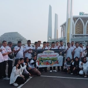 Babinsa Koramil 421-03/Pnh Dampingi Giat Bhakti Sosial Berbagi Takjil Ormas Laskar Lampung DPC Khusus Bakauheni