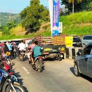 Parkir Liar Di Pasar Tradisional Bakauheni Hambat Pengguna Jalan, Kinerja Petugas Terkait Dipertanyakan