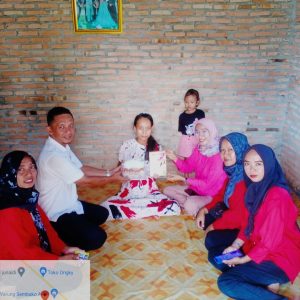 Kepala kampung Bujuk Agung Salurkan Makanan Tambahan Untuk Balita dan Ibu Hamil