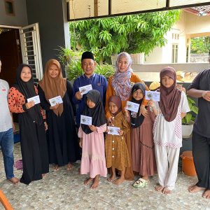 Kepala Kampung Agung Dalam Berikan Santunan Kepada 10 Anak Yatim di Bulan Ramadhan