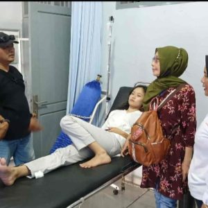 Tim Laskar Lampung Sigap Menolong pemudik Yang Pingsan