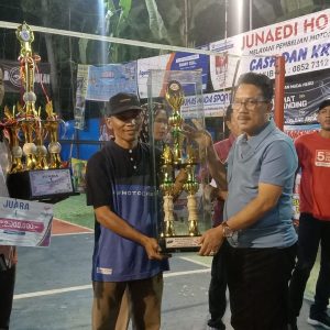 Sekda Lamsel Resmi Tutup Open Turnamen Volleyball Tamansari Cup 1