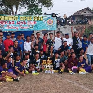 Tournamen Mekar Jaya  CUP 2024 Desa Bangun Rejo Berahir, Anggota DPRD Lamsel Widodo Berikan Bantuan Bola