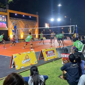 Pj Walikota Bersama Ketua DPRD Salatiga Serahkan Piala Kepada Juara Pertama Dan Kedua Smash Heppiii 76