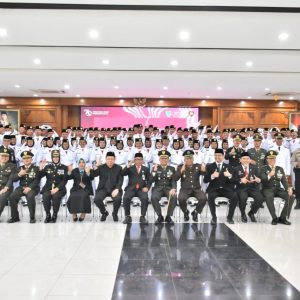 Yasip Khasani Mengukuhkan 82 Anggota Paskibraka Kota Salatiga Tahun 2024