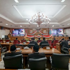 Dance Ishak Palit Pimpin Rapat Paripurna Istimewa DPRD, di Ruang Bhinneka Tunggal Ika Salatiga