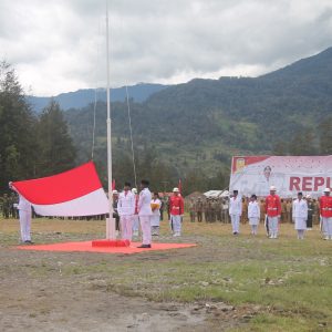 Satgas Yonif 323 Buaya Putih Ikuti Upacara Peringatan HUT RI Ke-79