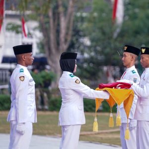 Pj. Wali Kota Salatiga Hadiri Upacara Penurunan Bendera dan Aubade HUT ke-79 Proklamasi Kemerdekaan RI