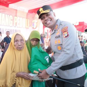 Polres Tulang Bawang Peduli, 50 Lansia di Kampung Tunggal Warga Mendapat Paket Sembako Gratis