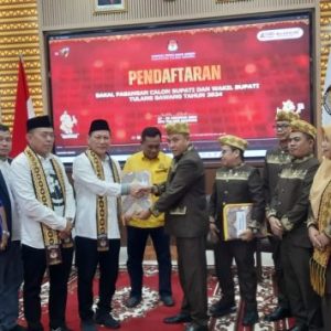 Di Usung 10 Parpol, Qudrotul _ Hamka Daftar ke KPU Tuba