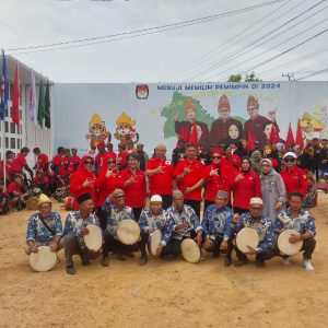 Optimis Menang Di Pilkada 2024, Ratusan Relawan Hantarkan Paslon Syamsudin – A Yulivan Mendaftar Ke KPUD Mesuji