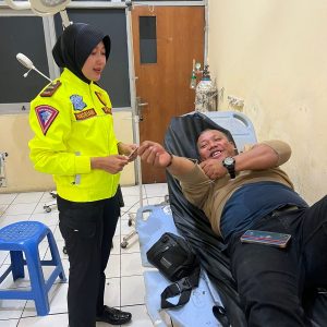 Laka Tunggal, Minibus Terbalik di Tol Ungaran