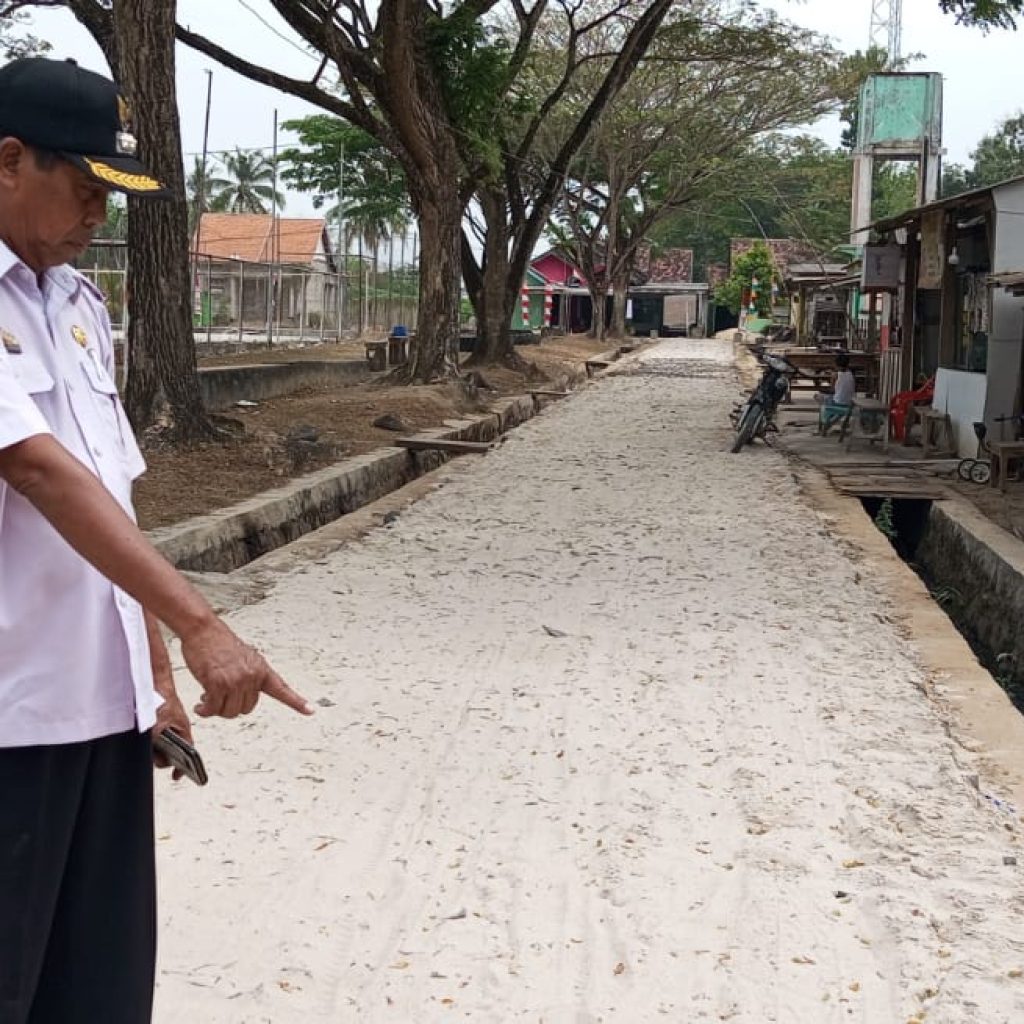 Tiyuh Indraloka II Bangun Jalan Onderlagh Sepanjang 900 Meter