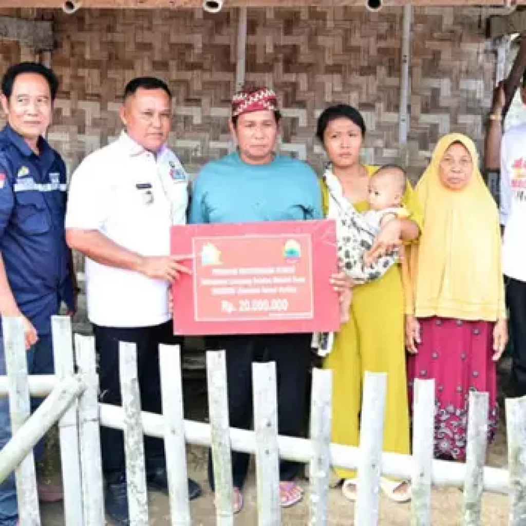 Nanang Ermanto Gulirkan Bantuan Bedah Rumah Kepada 3 Warga di Kecamatan Penengahan