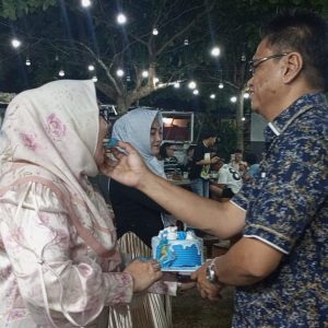 Keluarga Besar RS Penawar Medika Beri Surprise Anniversary Morisman – Halinah Ke-28