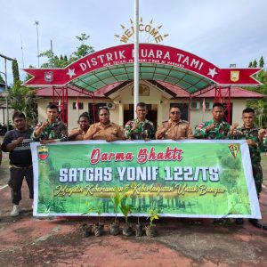 Satgas Yonif 122/TS Berikan Puluhan Bibit Tanaman Untuk Masyarakat Distrik Muara Tami