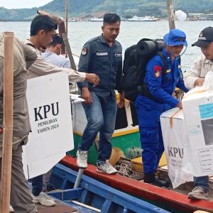 Distribusi Logistik Pilkada ke Pulau Rimau di Kawal Sat Pol Air