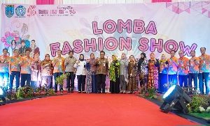 PJ. WALI KOTA BUKA FASION SHOW BATIK SALATIGA