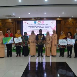 Yasip Khasani didampingi Penasihat DWP Kota Salatiga,Anita Khasani HadiriPeringatan HUT DWP ke-25