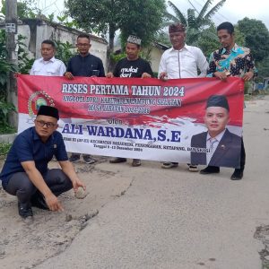 Ali Wardana DPRD Lamsel Tinjau Jalan Rusak Di Pusat Kota Kecamatan Penengahan