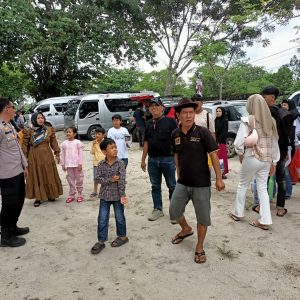 Polres Lampung Selatan Berikan Himbauan Keamanan di Pesisir Pantai Saat Cuaca Ekstrem