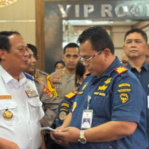Monitoring Posko Nataru di Pelabuhan Bakauheni, Wamenhub: Arus Penyeberangan Jawa-Sumatera Aman dan Lancar