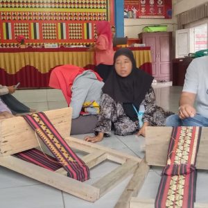 HBM Produksi Tenun Tapis, Lestarikan Kain Tradisional Lampung