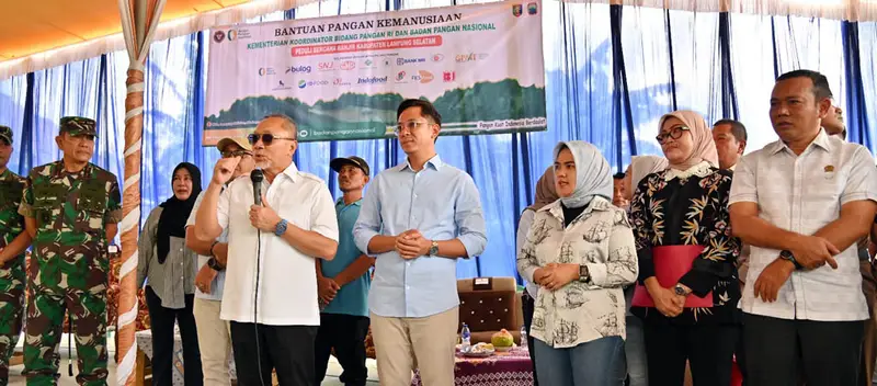 Menko Bidang Pangan RI Salurkan Bantuan Pangan dan Bibit Pertanian kepada Masyarakat Terdampak Banjir