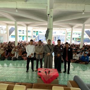 Siswa – Siswi  Al Iman Tulang Bawang Hadiri Dakwah Syeikh M. Ibrahim dari Palestina Safari Dakwah di Yayasan Al Iman