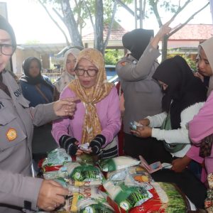 Polres Lampung Selatan Gelar Pasar Murah, Warga Antusias Sambut Harga Terjangkau