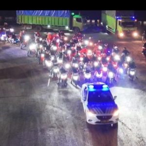 Polisi Kawal Pemudik dari Pelabuhan Wika Beton Sampai Perbatasan Bandar Lampung