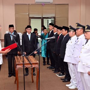 Delapan Pejabat Administrator Dilantik, Bupati Egi; Jangan Anti Kritik