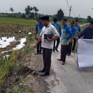 DPRD Lamsel Yudi Suprayoga Tinjau Jalan dan Talud Di Legundi