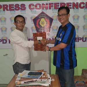Jhoni Noviansyah, S.H, DKK Terima Mandat Muscab Dari Ketua DPD KWRI Provinsi Lampung