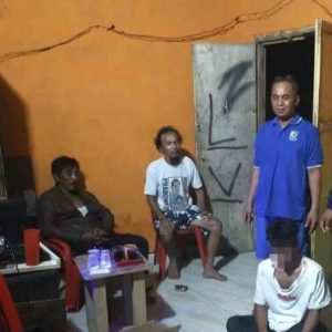 Bhabinkamtibmas dan warga Amankan Pelaku Pencurian di Desa Agom