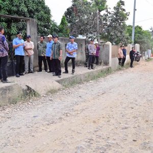 Bupati Lampung Selatan Tinjau Sejumlah Titik Jalan Rusak di Desa Sabah Balau