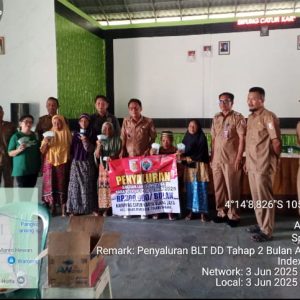 Pemerintah kampung Catur Karya Buana Jaya Bagikan BLT Tahap 2 kepada 12 KPM