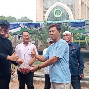 Relawan JARMAS Terima Daging Qurban Dari Bupati EGI Secara Simbolis