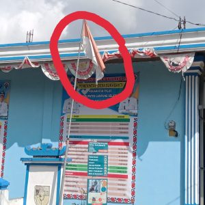 Mirisss….!!! Bendera Negara Di Depan Kantor Desa Suka Bakti Palas, Berkibar dalam Keadaan Rusak, Robek, Luntur, Kusut dan Kusam