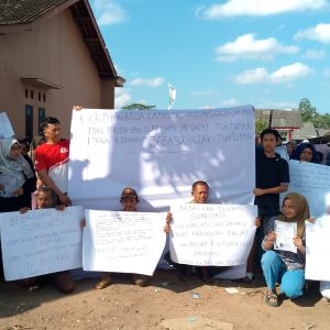 Buntut Tuntutan JPU Kasus Ijazah Palsu, Ratusan Warga Protes Gelar Aksi Unras